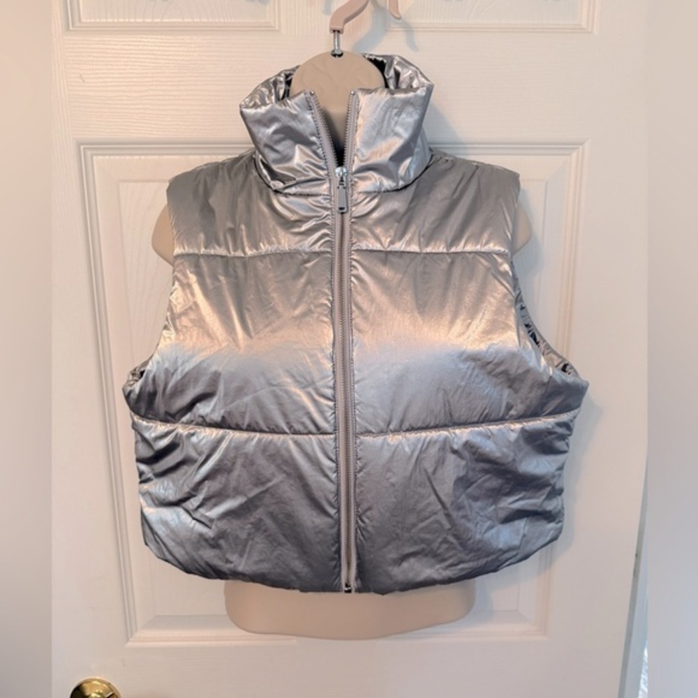 Vigoss Metallic Silver Puffer Vest NWT